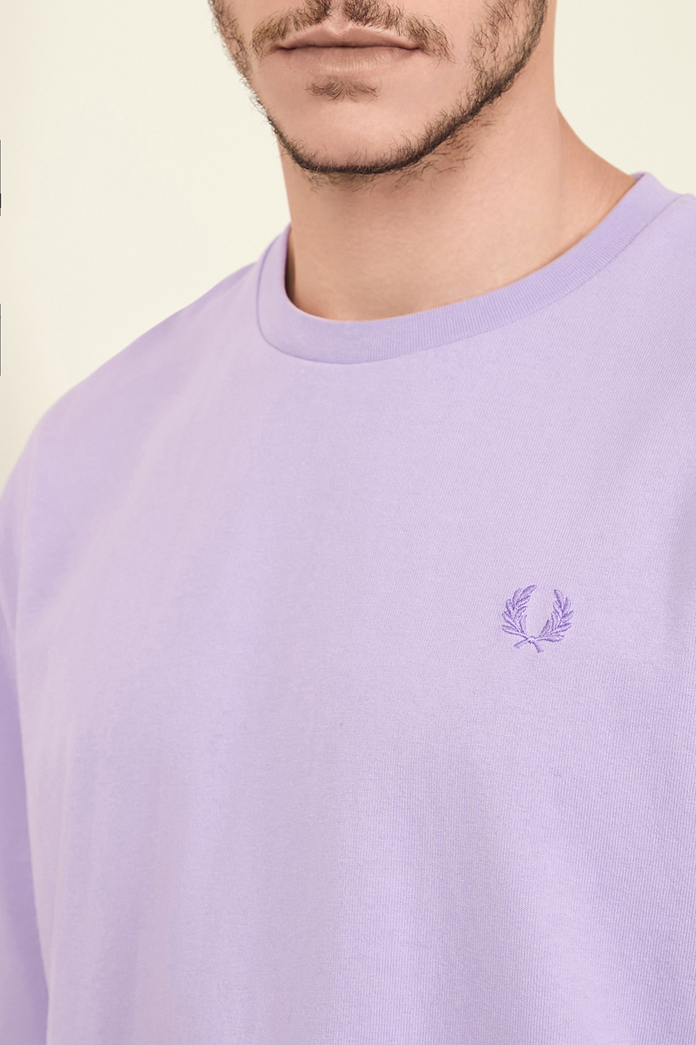 תמונת תקריב דוגמן של חולצת טי