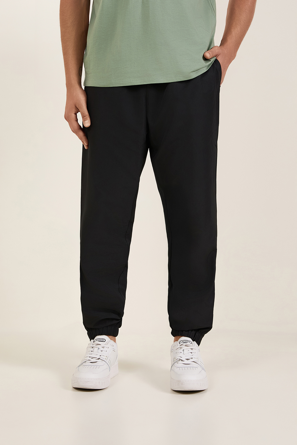 תמונת דוגמן קידמית של מכנסי טרנינג