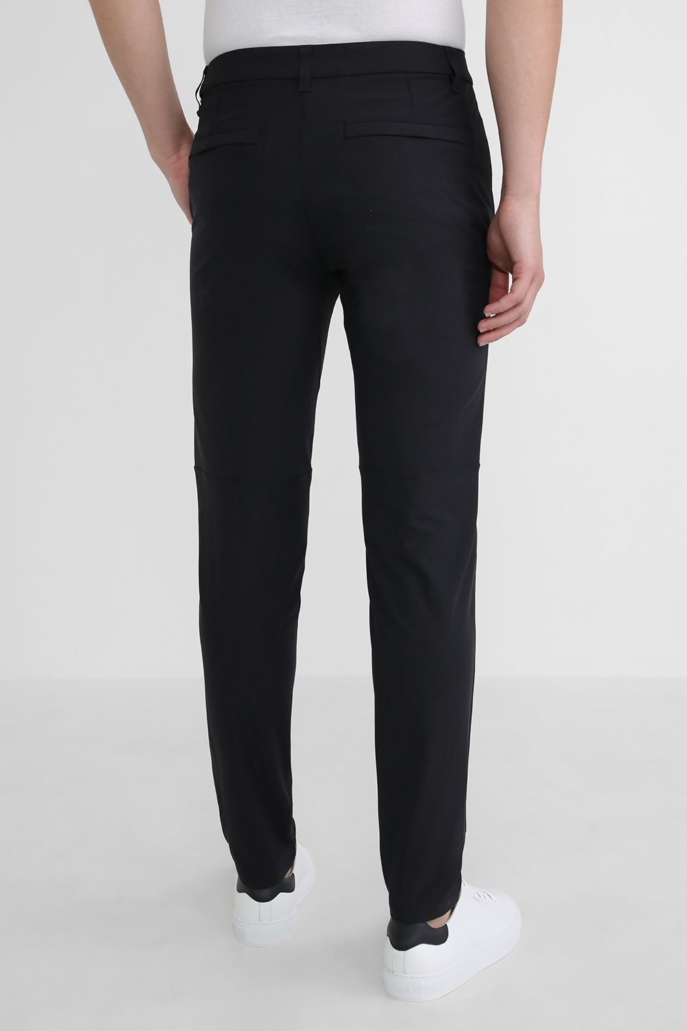 תמונת דוגמן אחורית של Commission Slim-Fit Pant 32