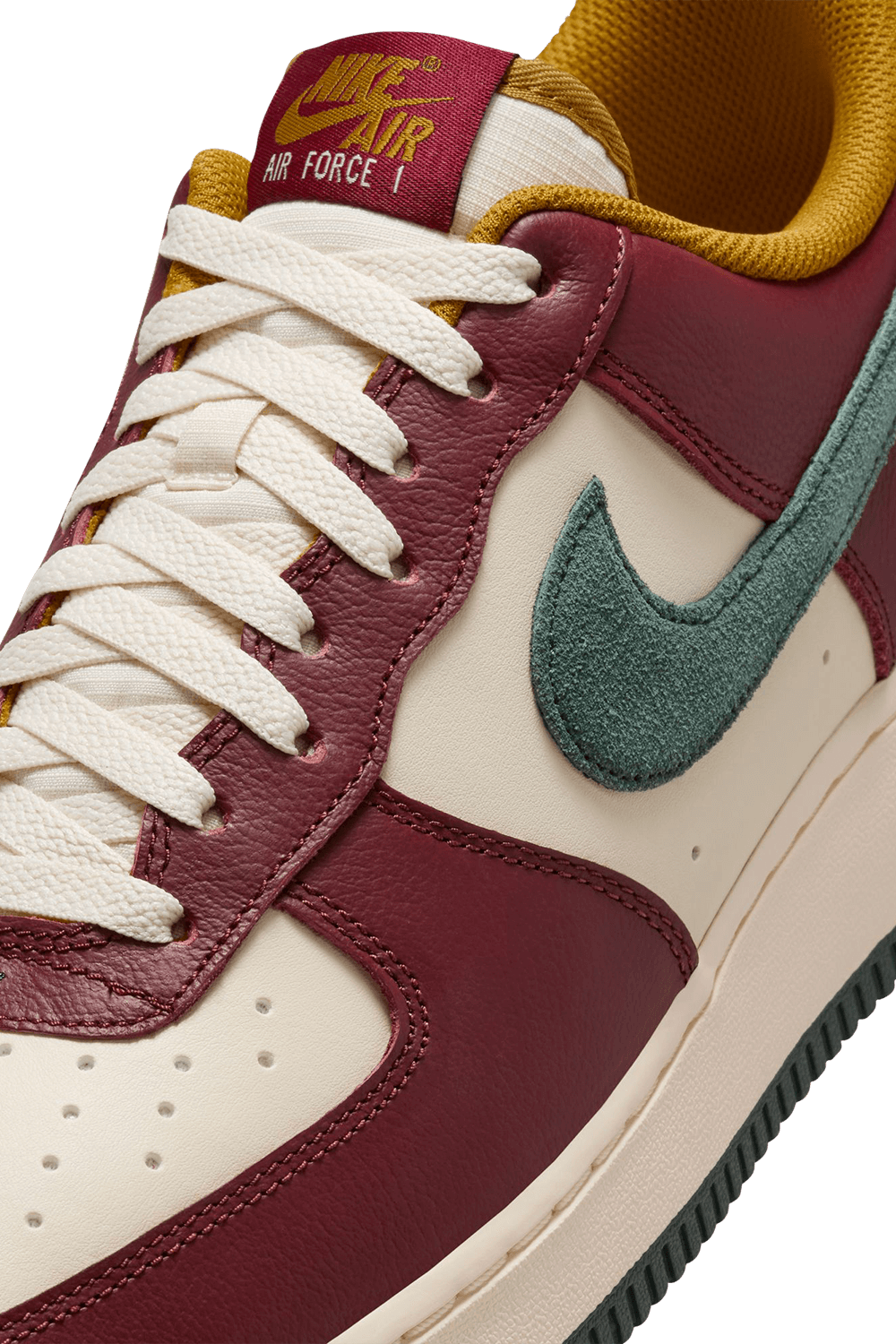 תמונת פנים של נעלי סניקרס אייר פורס 1 07