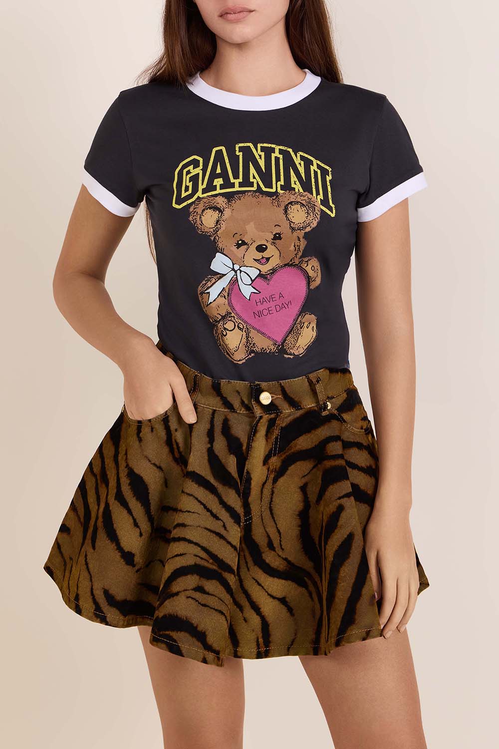 תמונת דוגמן קידמית של חולצת טי