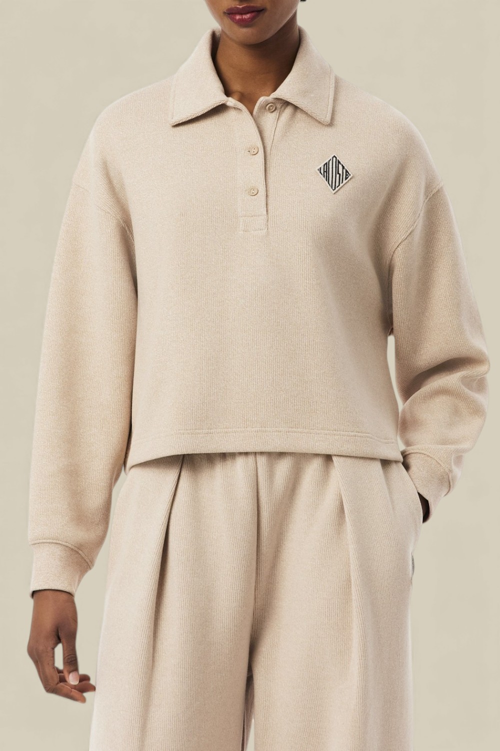 תמונת דוגמן קידמית של סווטשירט אוברסייז