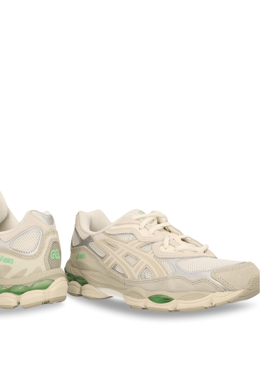 תמונת תקריב של נעלי סניקרס ג'ל ניו יורק