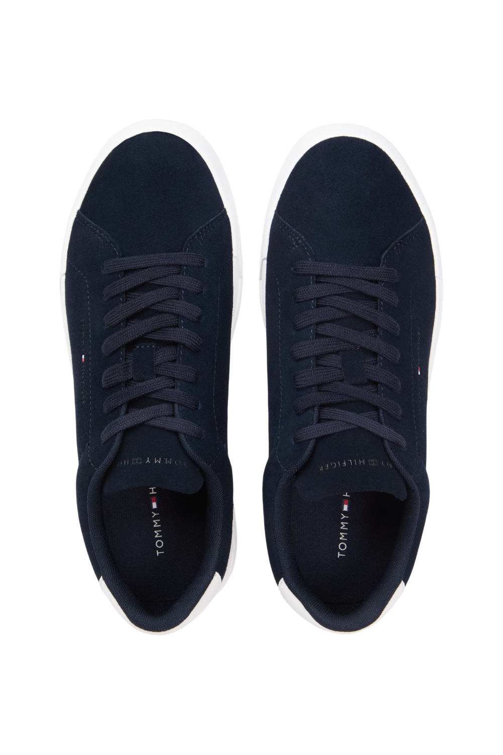 תמונת פנים של נעלי סניקרס