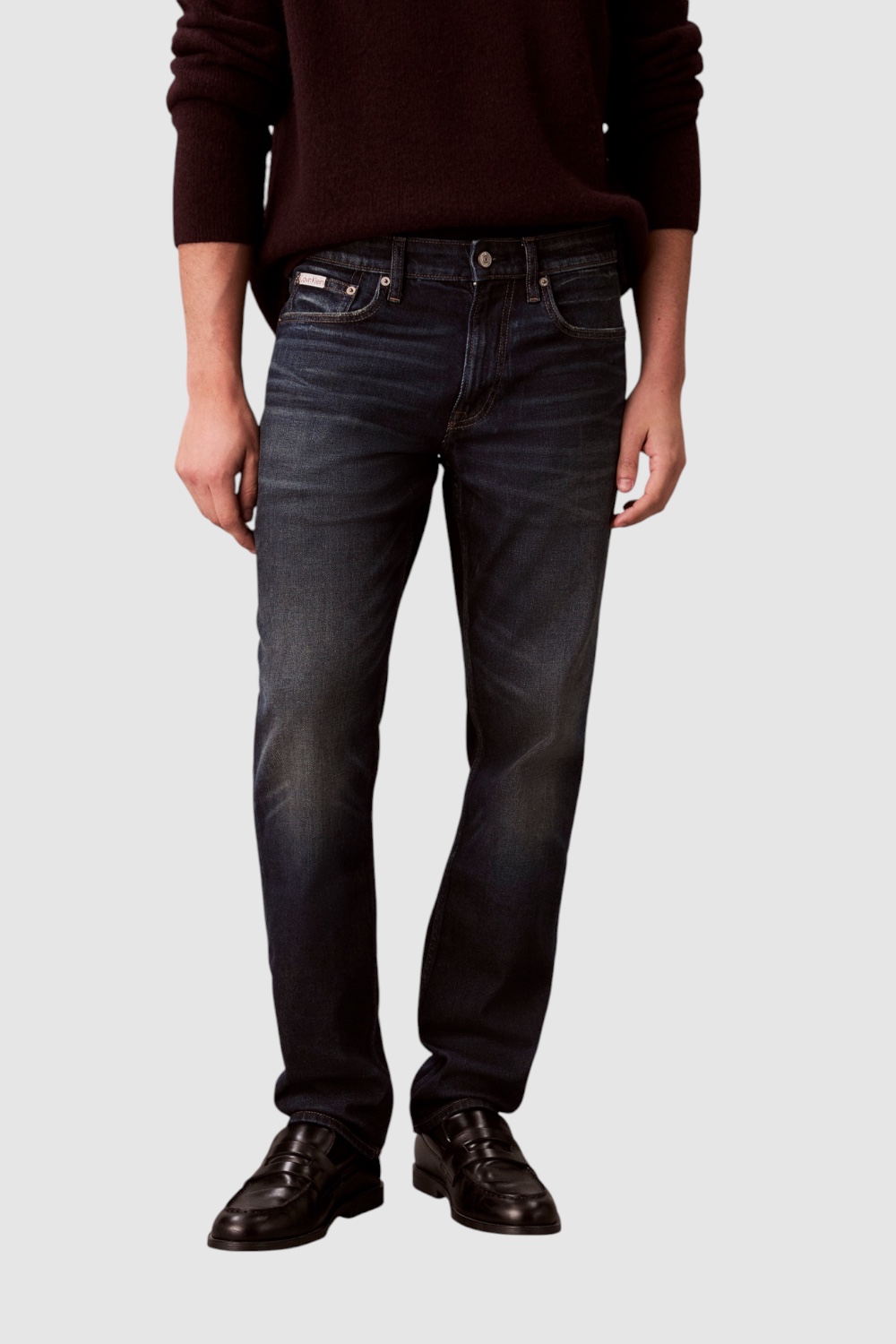 תמונת דוגמן קידמית של מכנסי ג'ינס בגזרת סלים