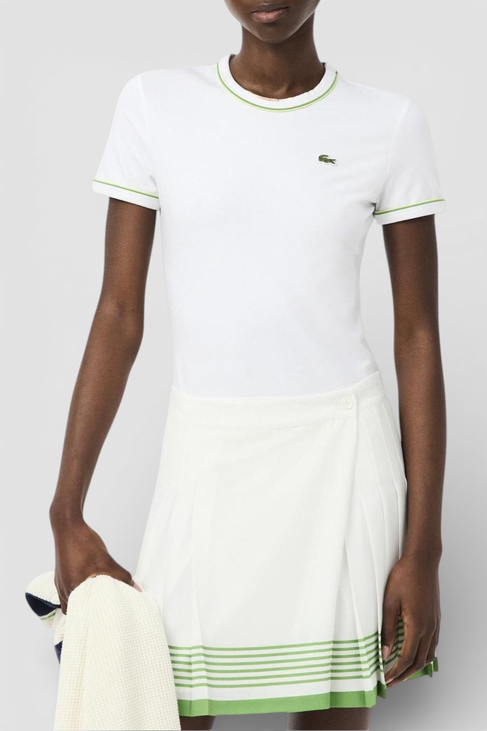 תמונת דוגמן קידמית של חולצת טי