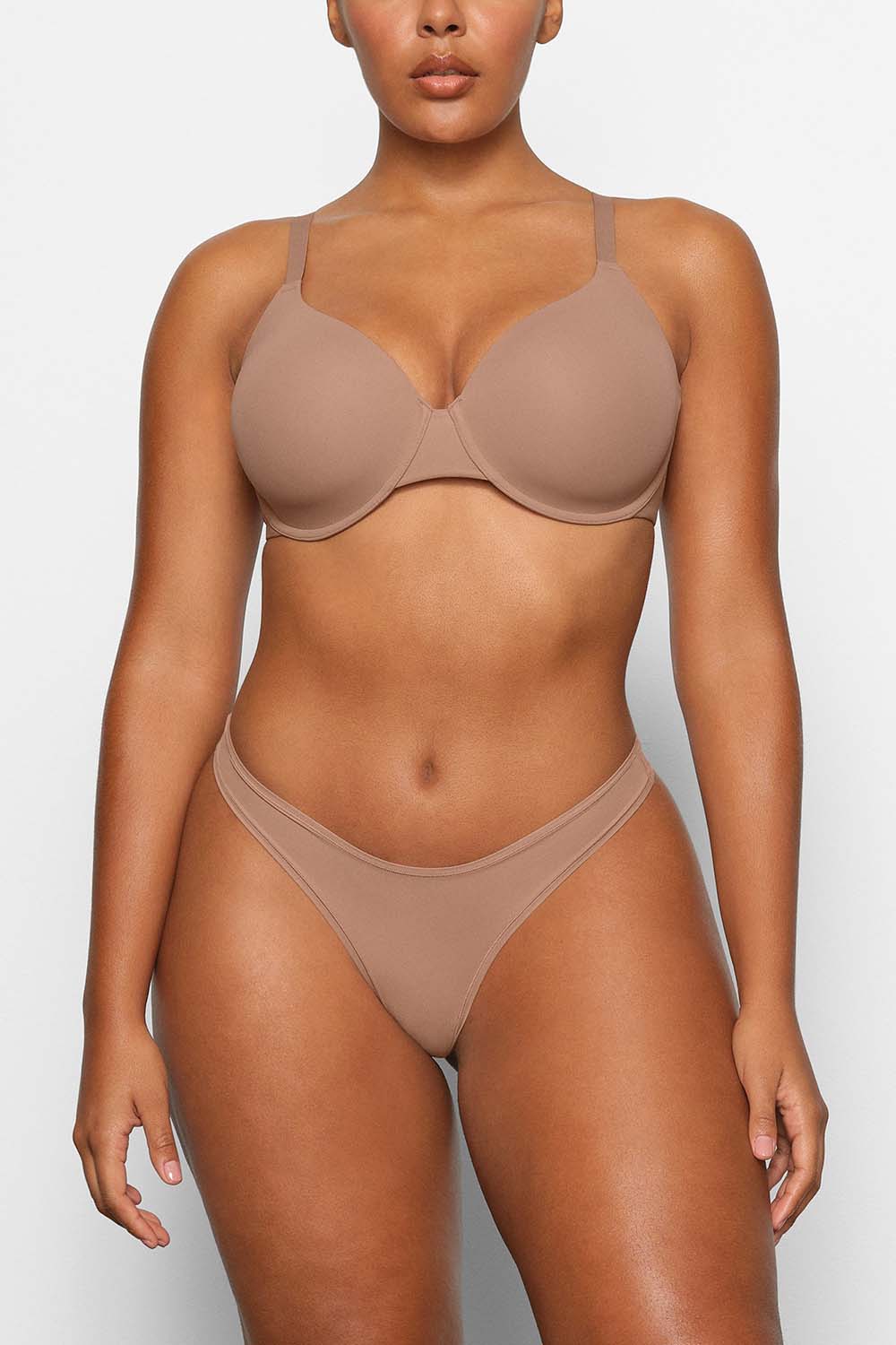 תמונת דוגמן קידמית של T-SHIRT BRA