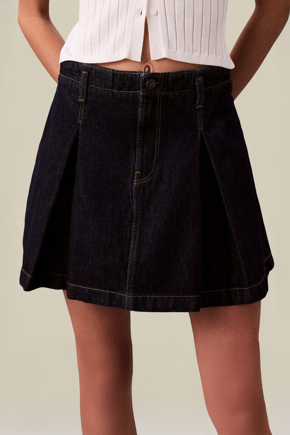 תמונת דוגמן קידמית של חצאית מיני