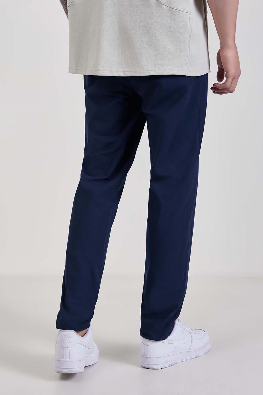 תמונת דוגמן אחורית של ABC Warpstreme&trade; Slim Pull-On Pant REG