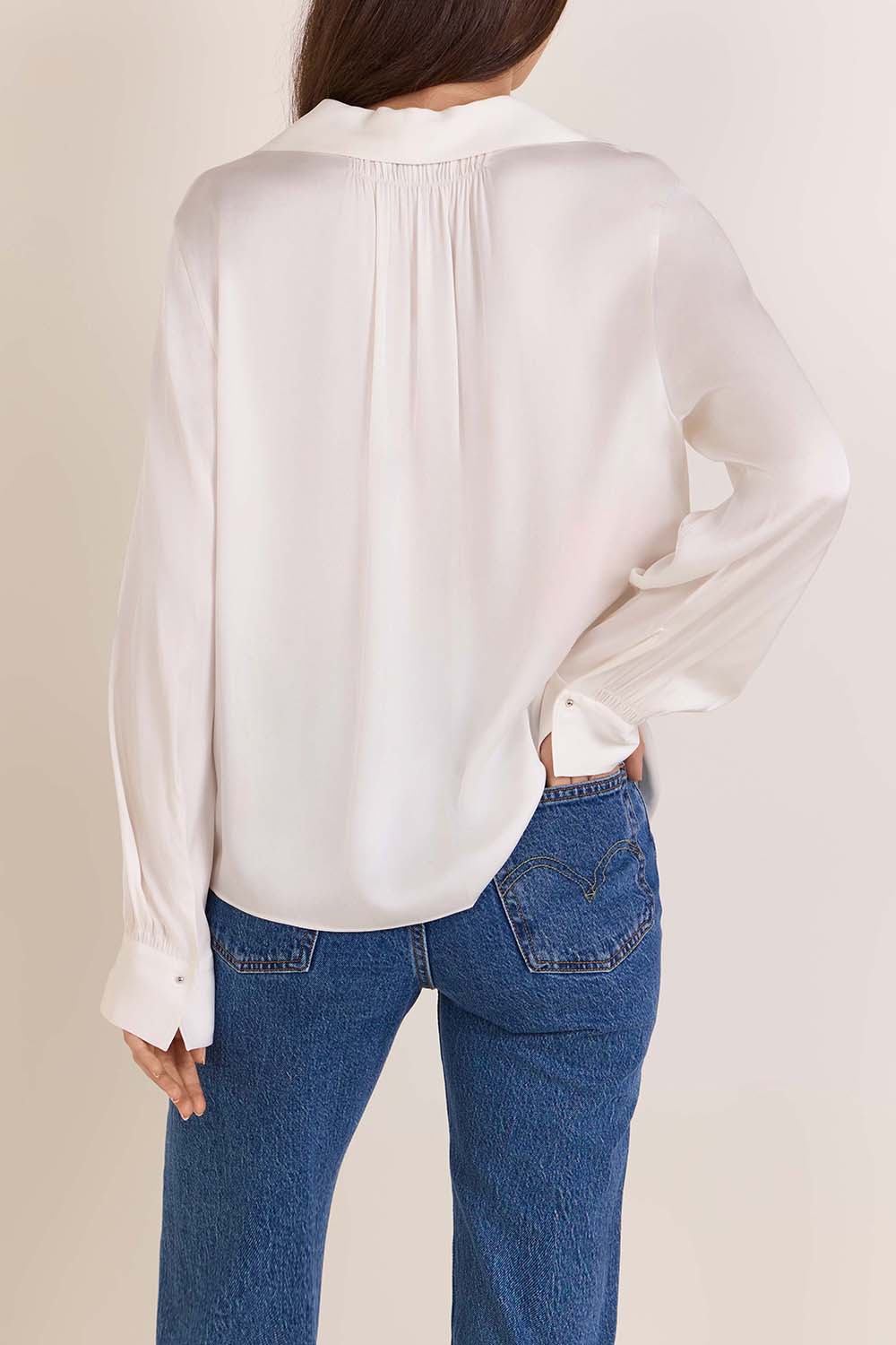 תמונת דוגמן אחורית של חולצה שרוול ארוך