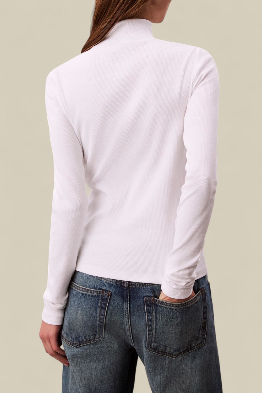 תמונת דוגמן אחורית של חולצת גולף