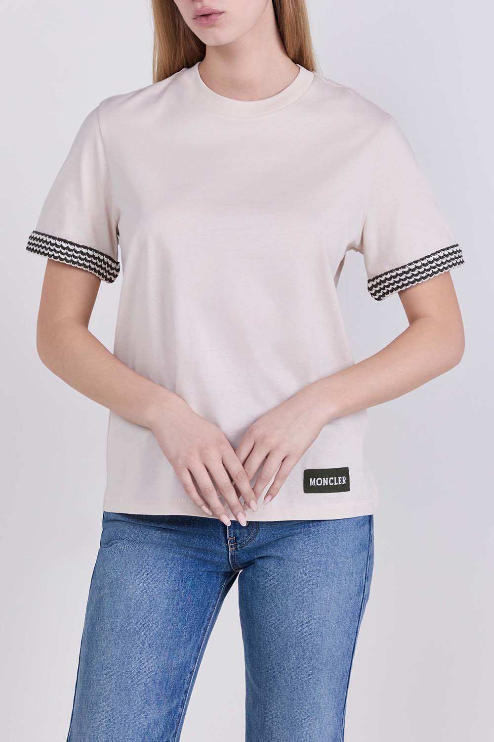 תמונת דוגמן קידמית של חולצת טי בגזרה ישרה