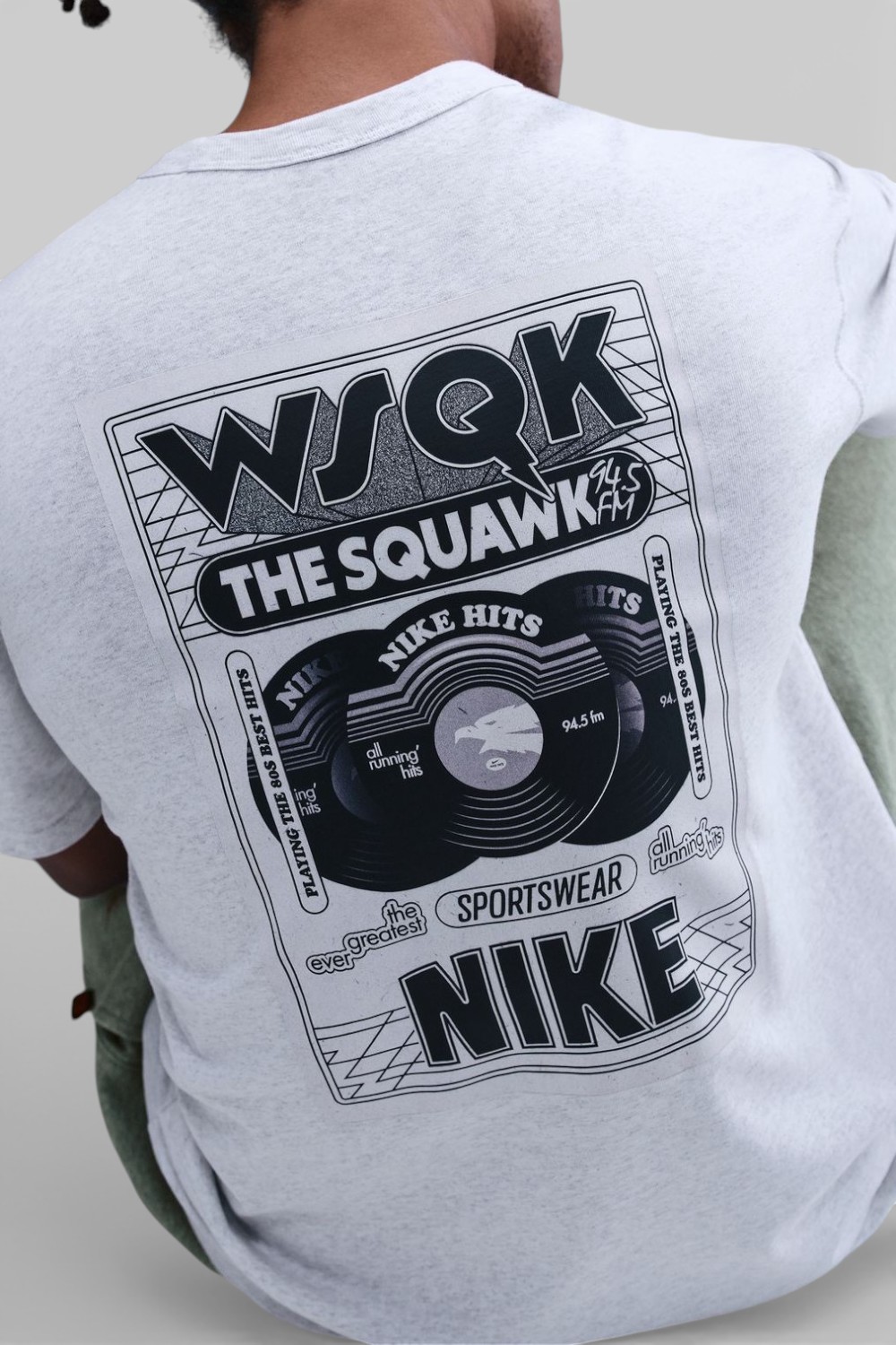 תמונת דוגמן אחורית של חולצת טי נייקי X דברים מוזרים