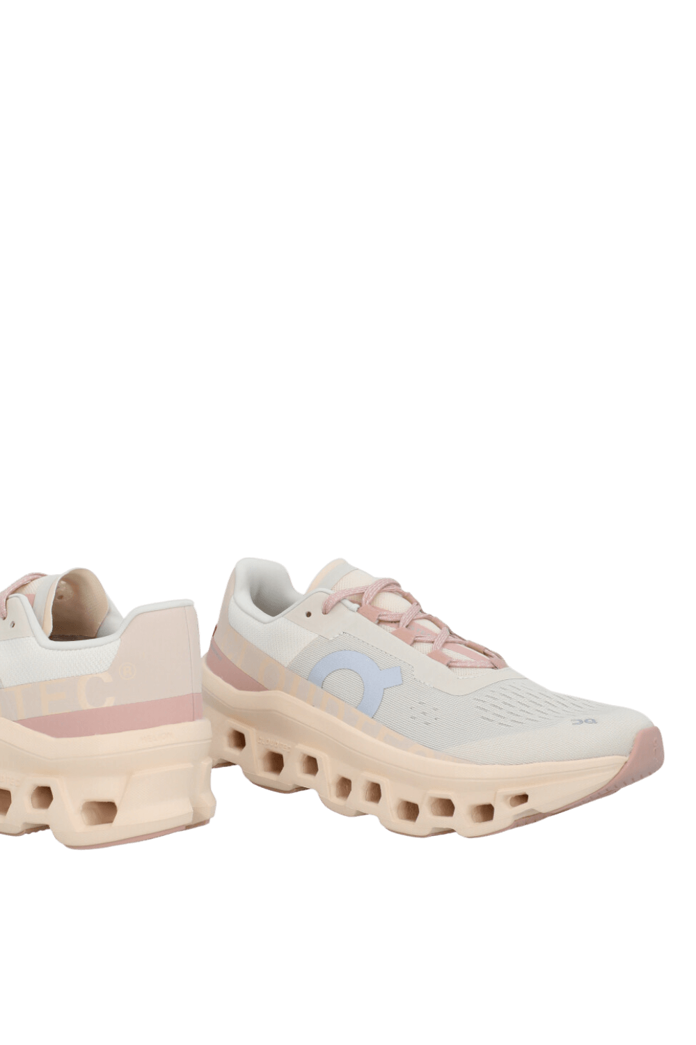 תמונת תקריב של נעלי ריצה קלאודמונסטר