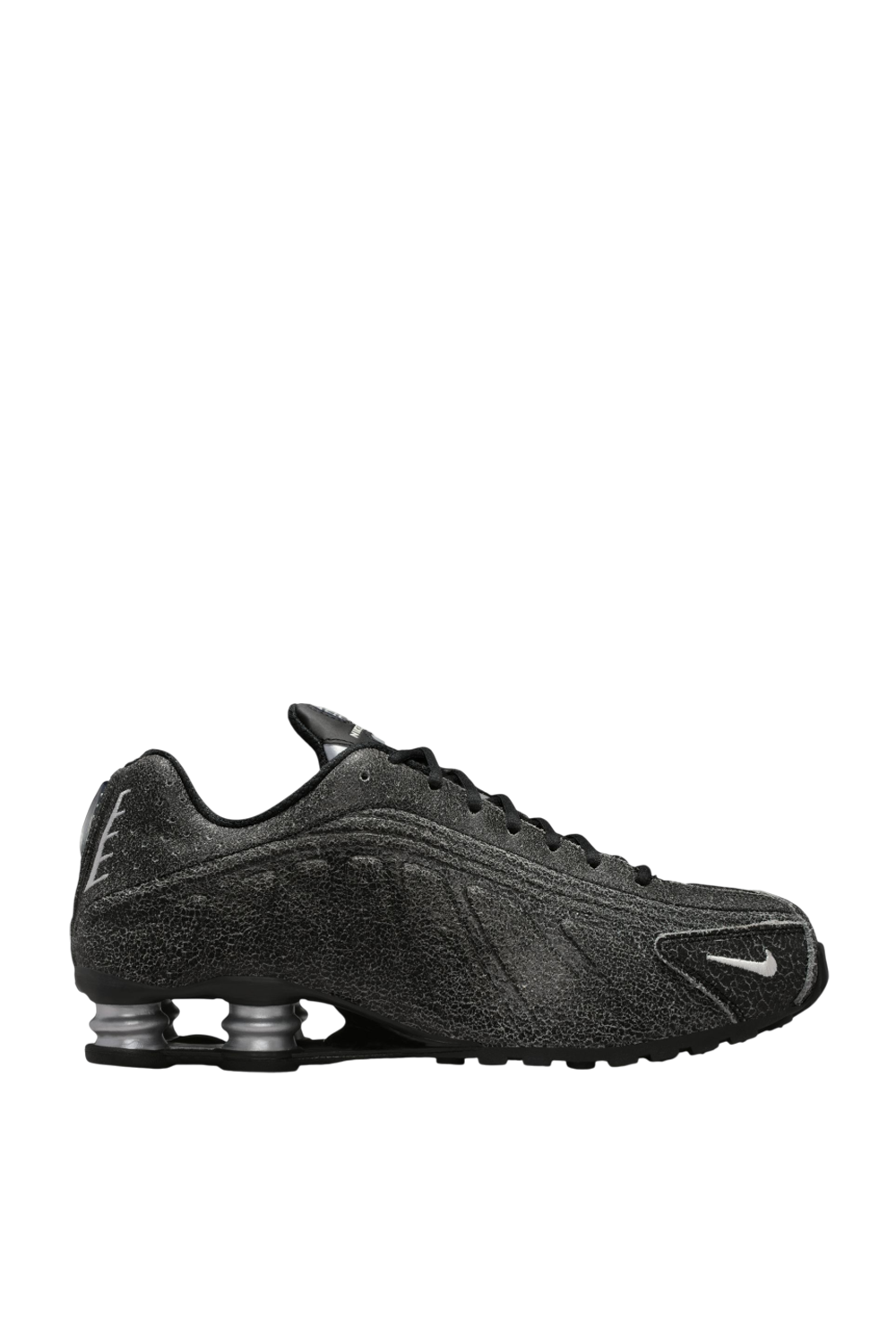 תמונה קידמית של נעלי סניקרס