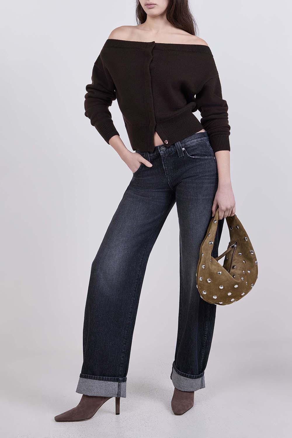 תמונת דוגמן קידמית של מגפוני עקב קלרה