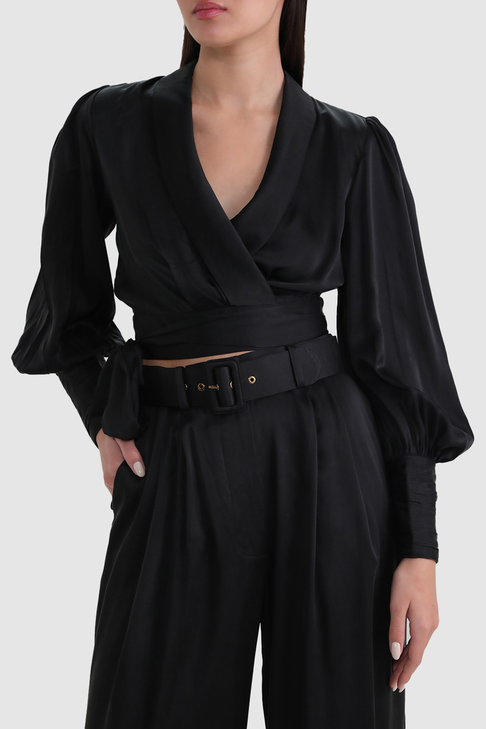 תמונת דוגמן קידמית של חולצת מעטפת