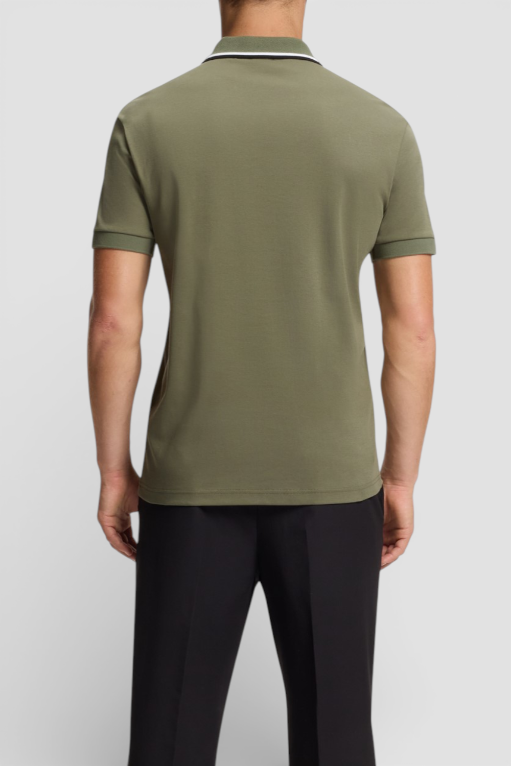 תמונת דוגמן אחורית של חולצת פולו