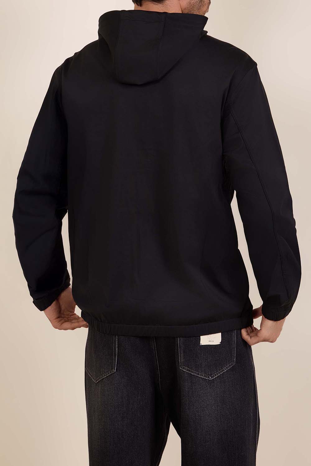 תמונת דוגמן אחורית של ז'קט סאטן