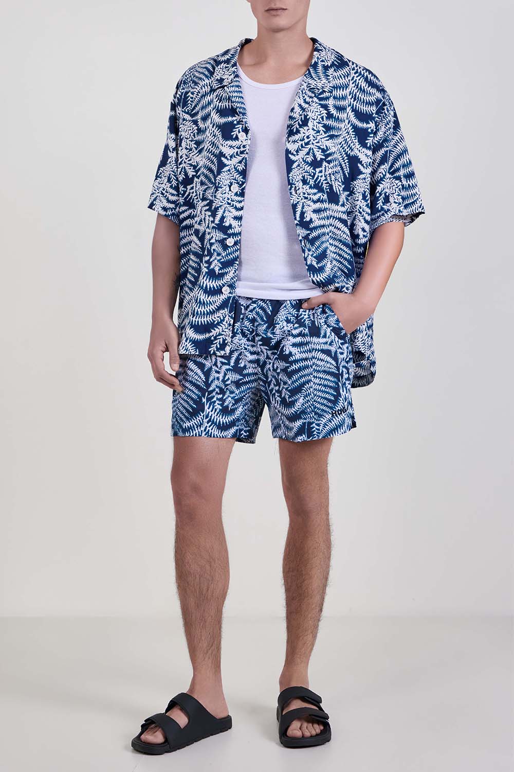 תמונת דוגמן קידמית של כפכפי סלייד