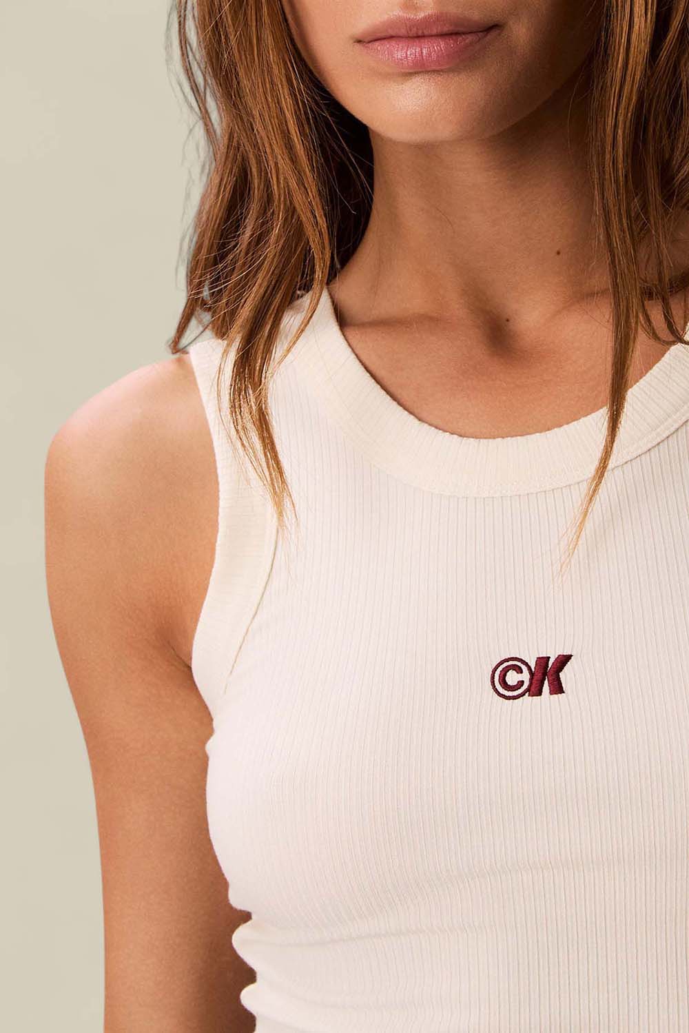 תמונת תקריב דוגמן של גופיית ריב