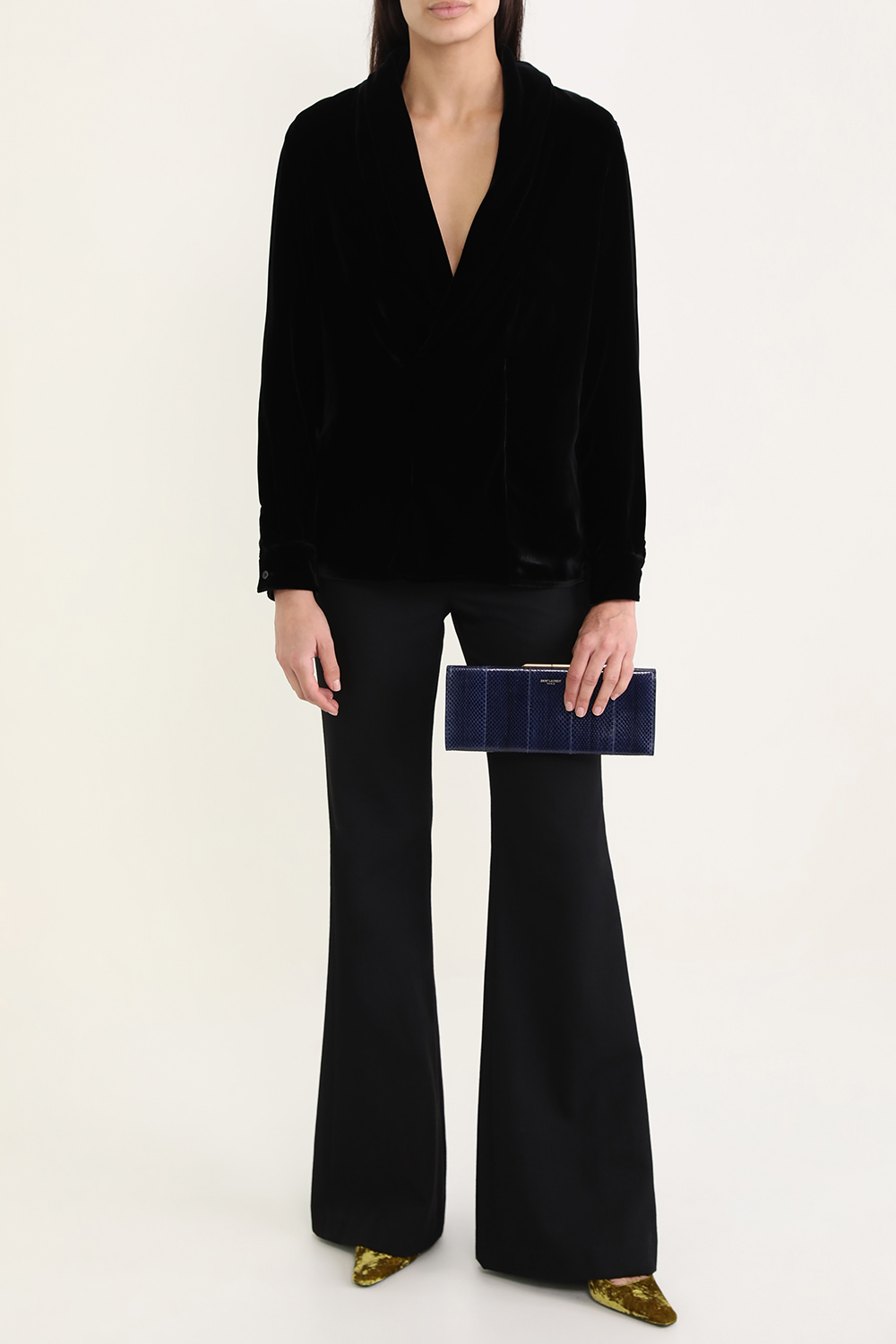 תמונת דוגמן קידמית של תיק פאוץ' מעור קרוקו