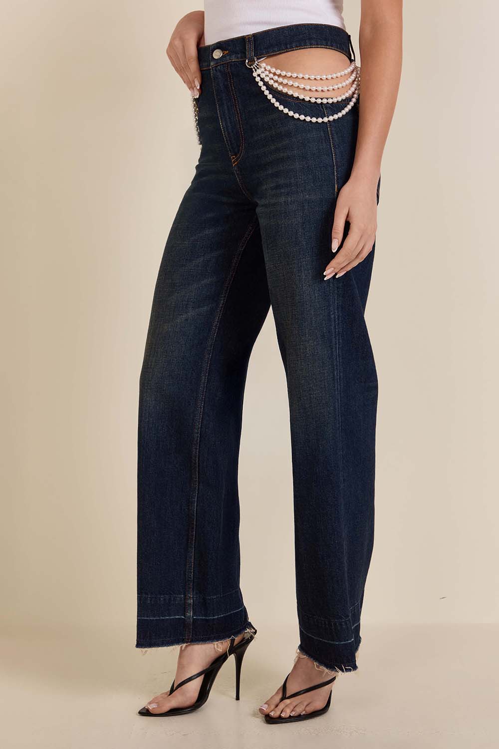 תמונת דוגמן קידמית של מכנסי ג'ינס בגזרה ישרה