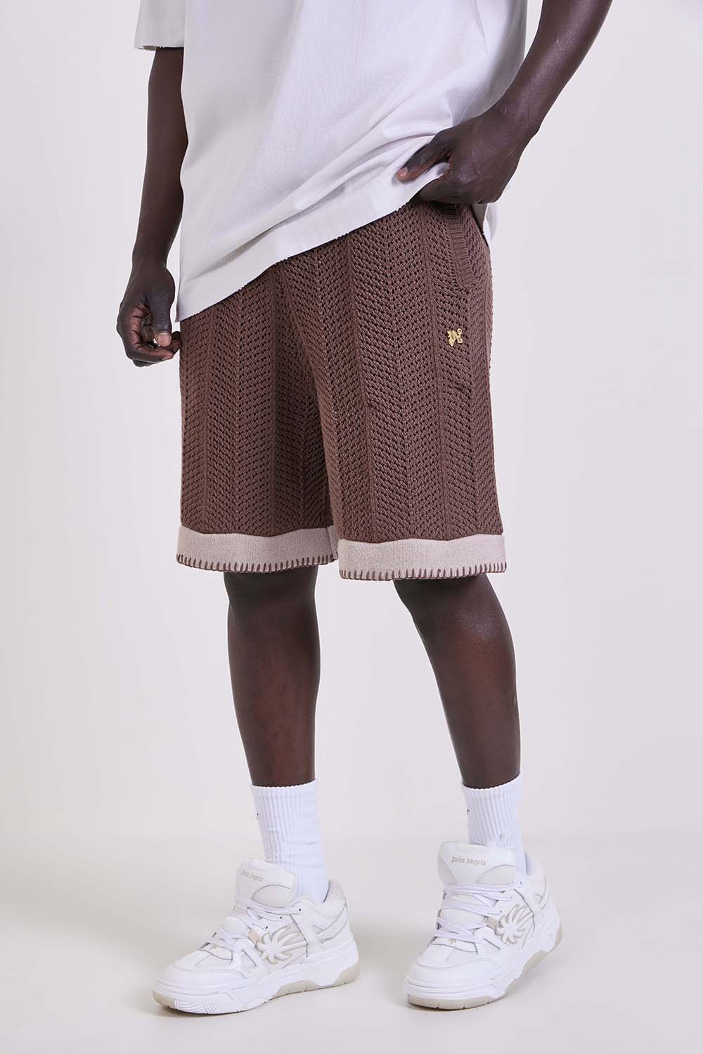 תמונת דוגמן קידמית של מכנסיים קצרים סרוגים