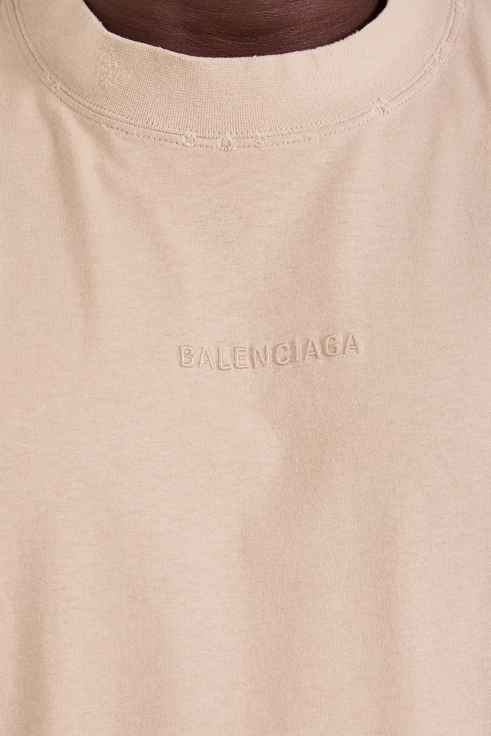 תמונת תקריב דוגמן של חולצת טי