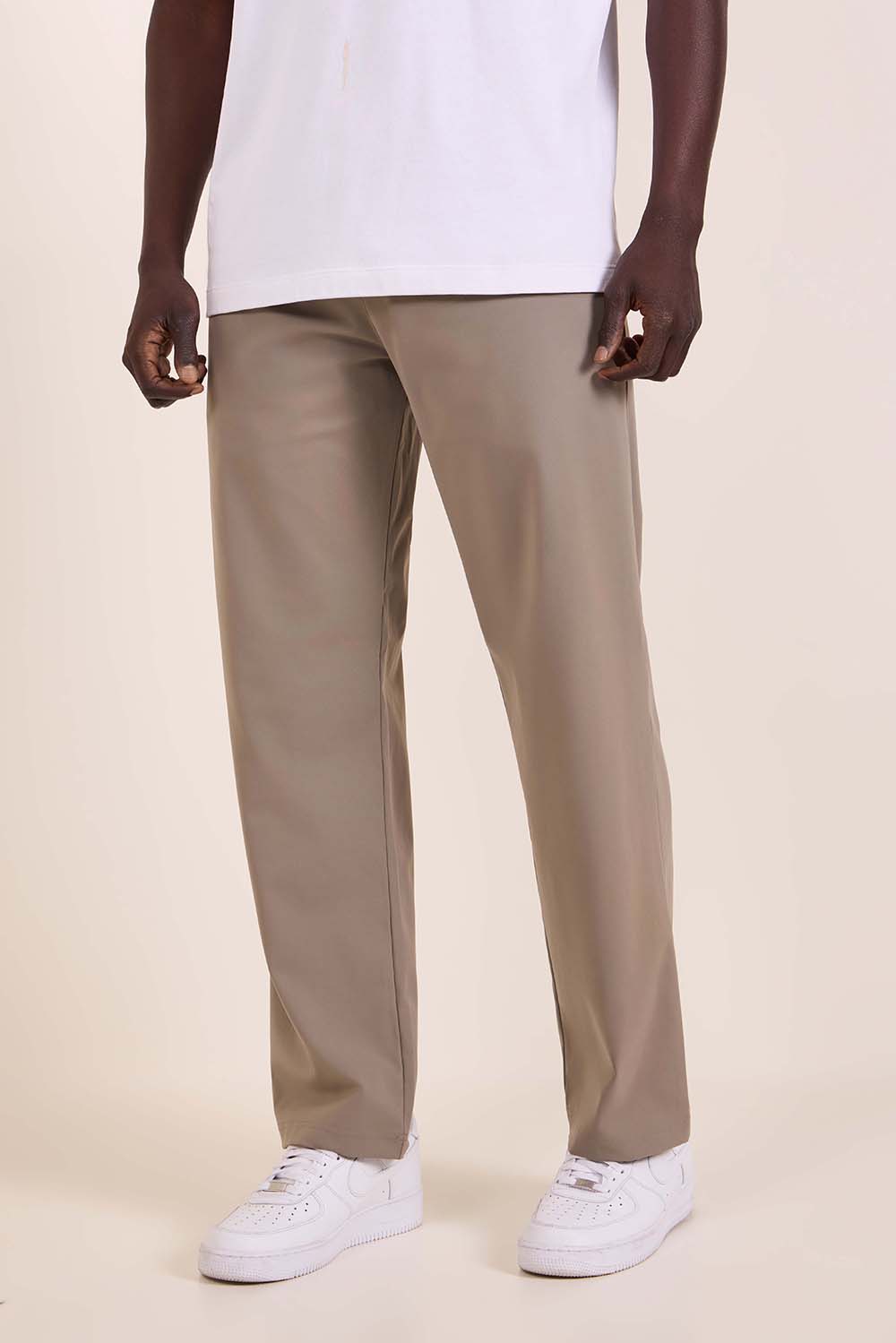 תמונת דוגמן קידמית של Men's Daydrift Classic-Fit Trouser Regular