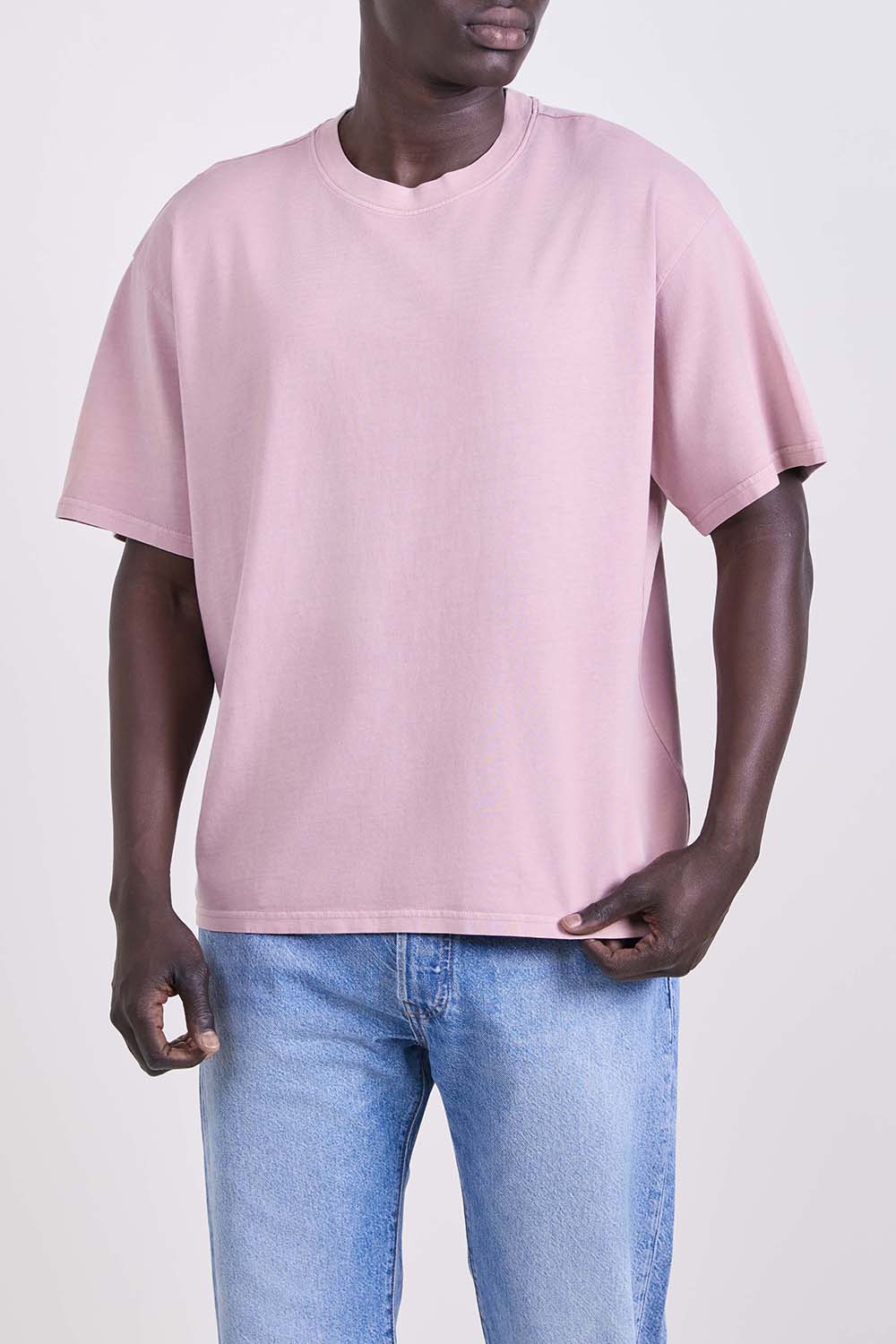 תמונת דוגמן קידמית של חולצת טי