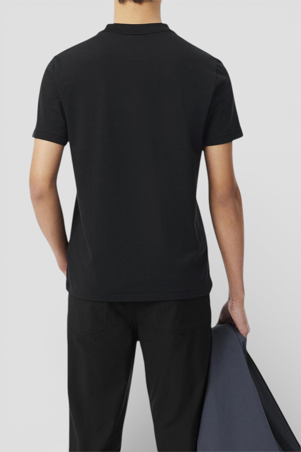 תמונת דוגמן אחורית של חולצת טי