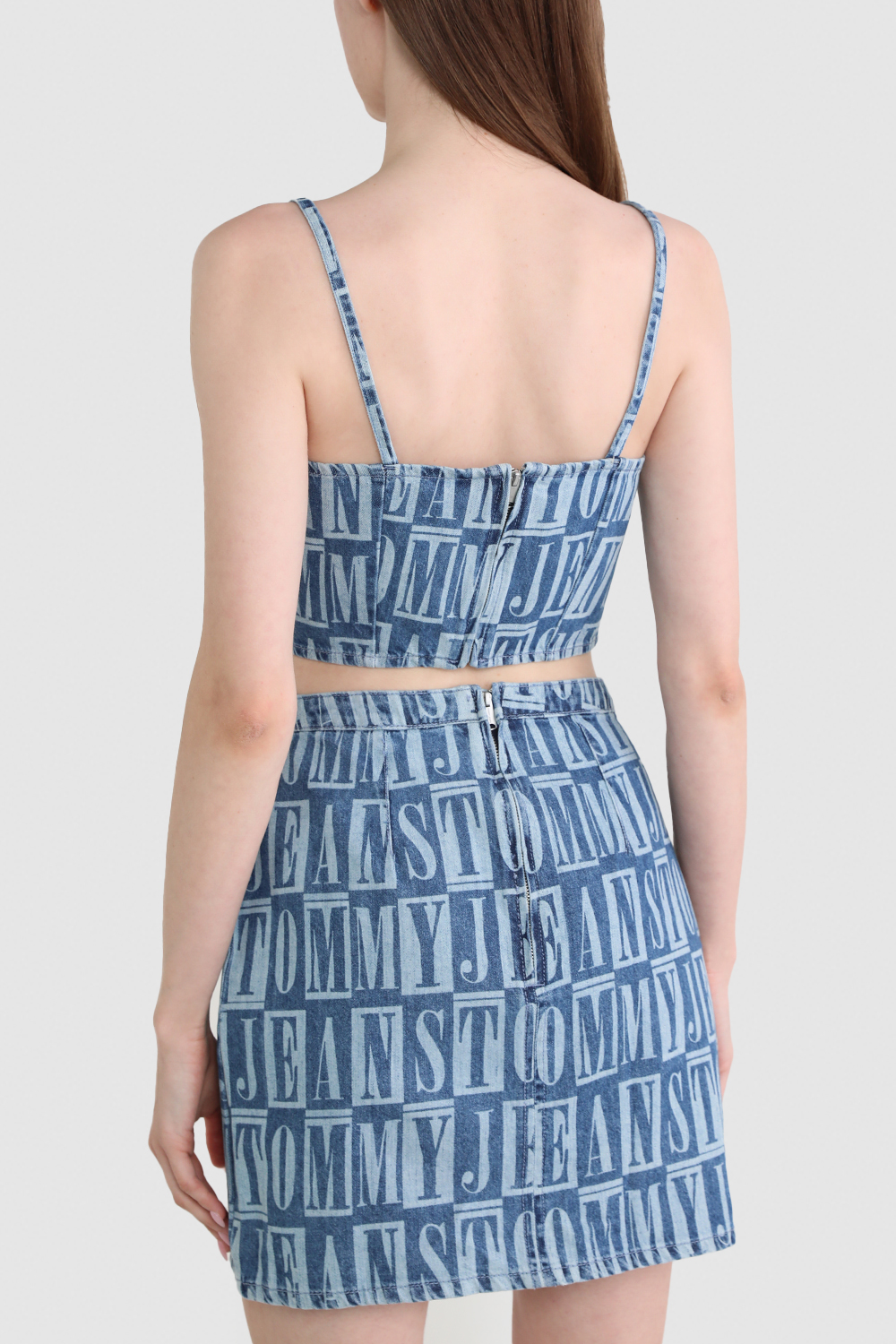 תמונת דוגמן אחורית של גופיית ג'ינס קרופ