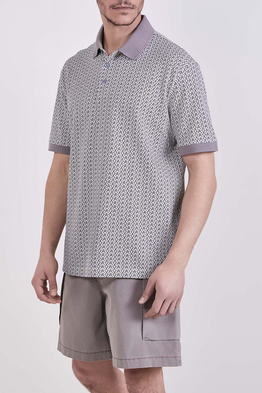 תמונת דוגמן קידמית של חולצת פולו בגזרה ישרה