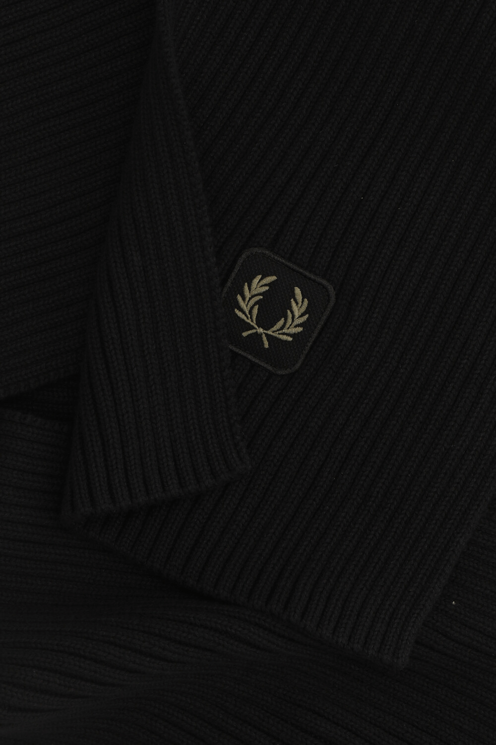 תמונה אחורית של צעיף ריב