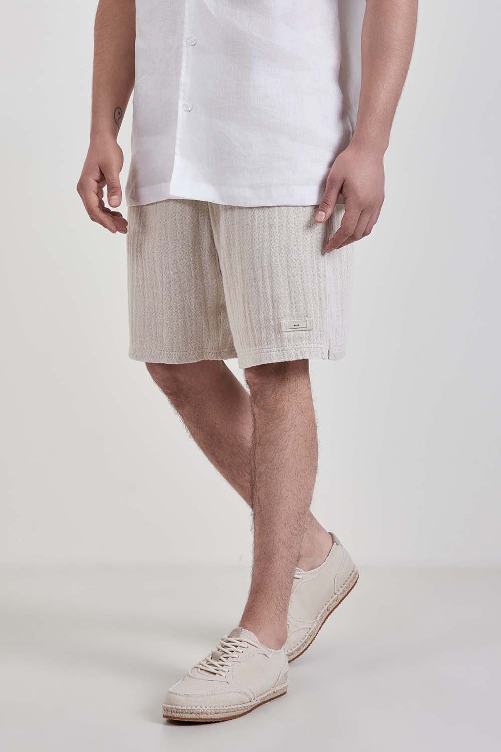 תמונת דוגמן קידמית של מכנסיים קצרים