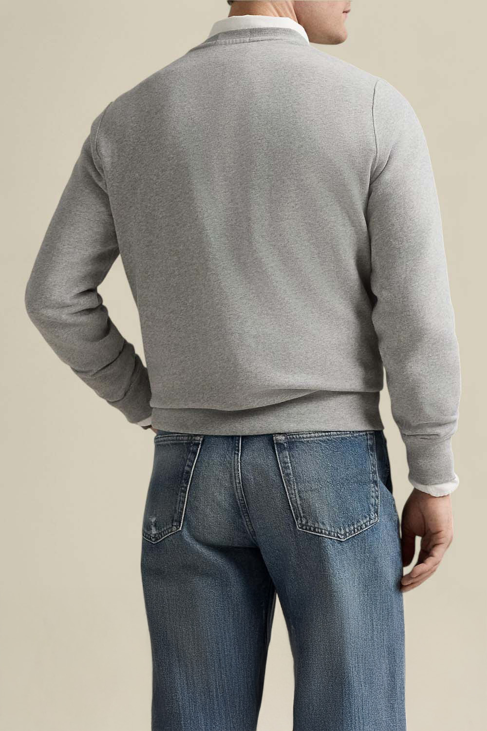 תמונת דוגמן אחורית של סווטשירט דובי פולו