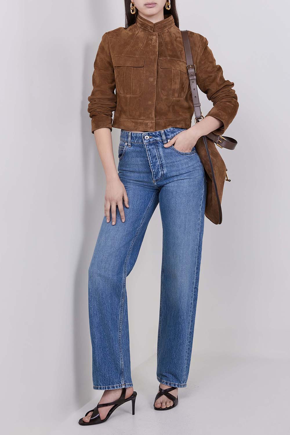 תמונת דוגמן קידמית של סנדלי עקב