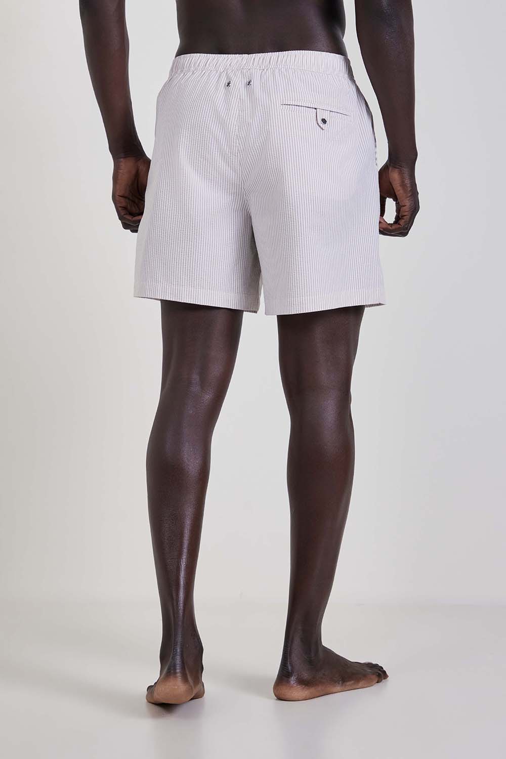 תמונת דוגמן אחורית של מכנסי בגד ים