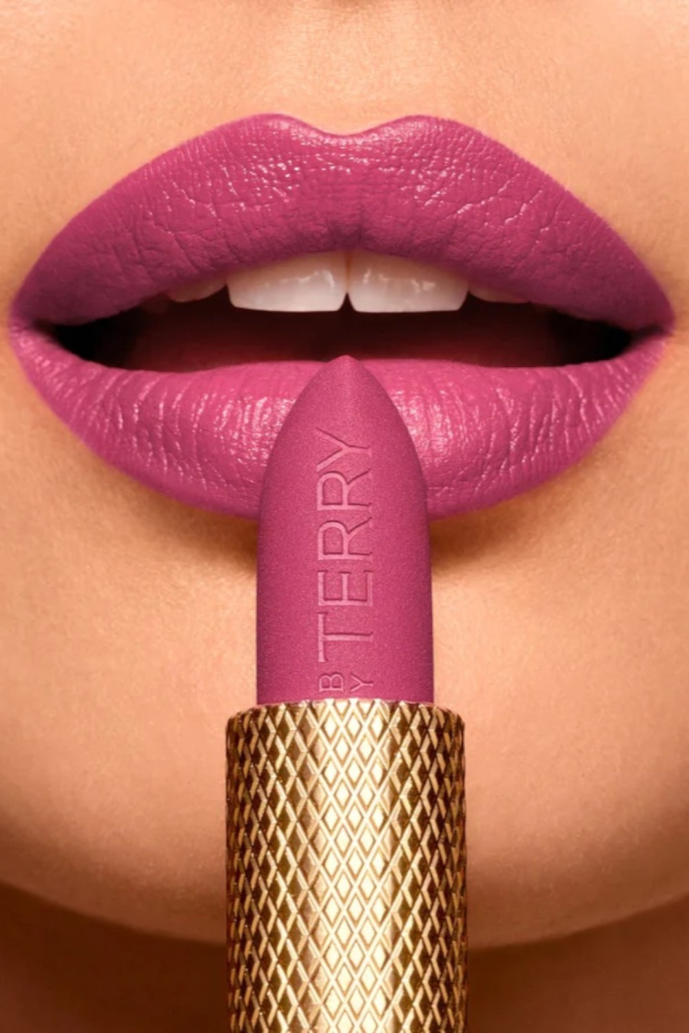 תמונת תקריב של Rouge Opulent N7