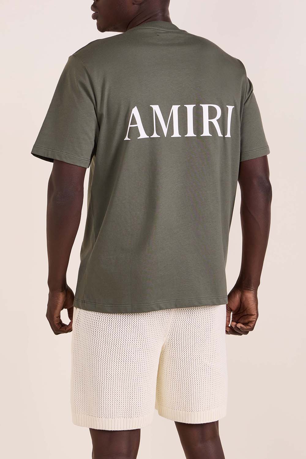 תמונת דוגמן אחורית של חולצת טי