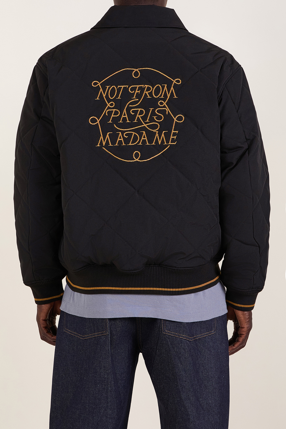 תמונת תקריב דוגמן של זקט בומבר