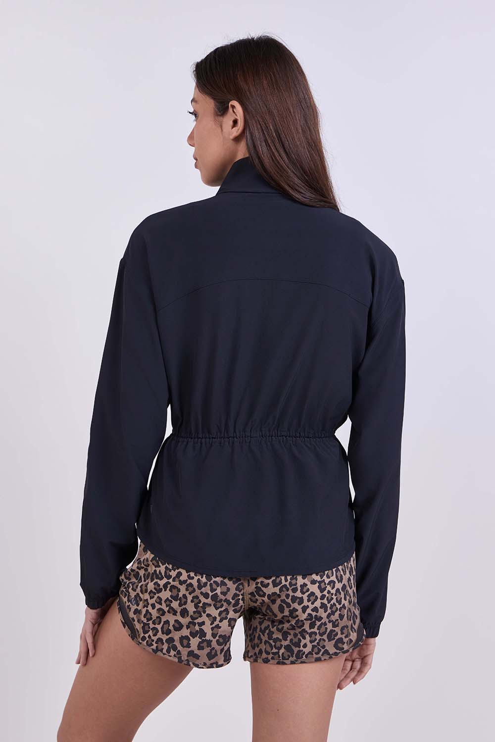 תמונת דוגמן אחורית של UV-Protective Cinch-Waist Running Jacket