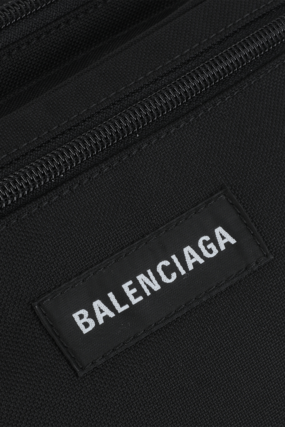 תמונת תקריב של תיק פאוץ' 