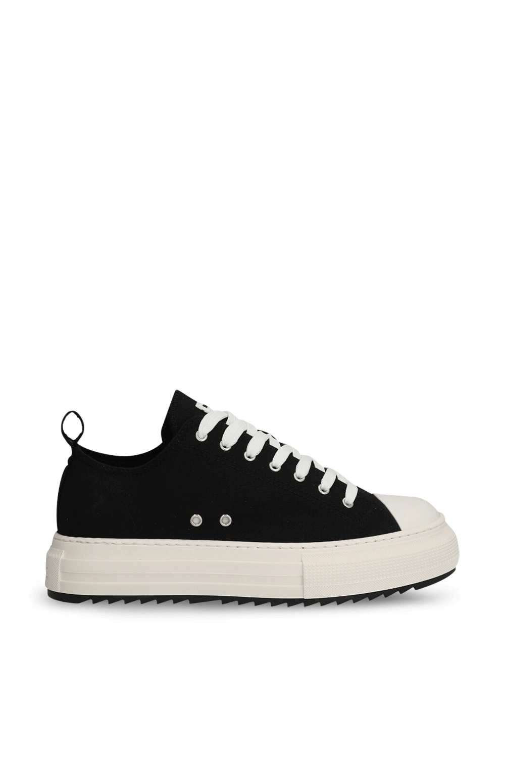 תמונה קידמית של נעלי סניקרס ברכיסה נמוכה