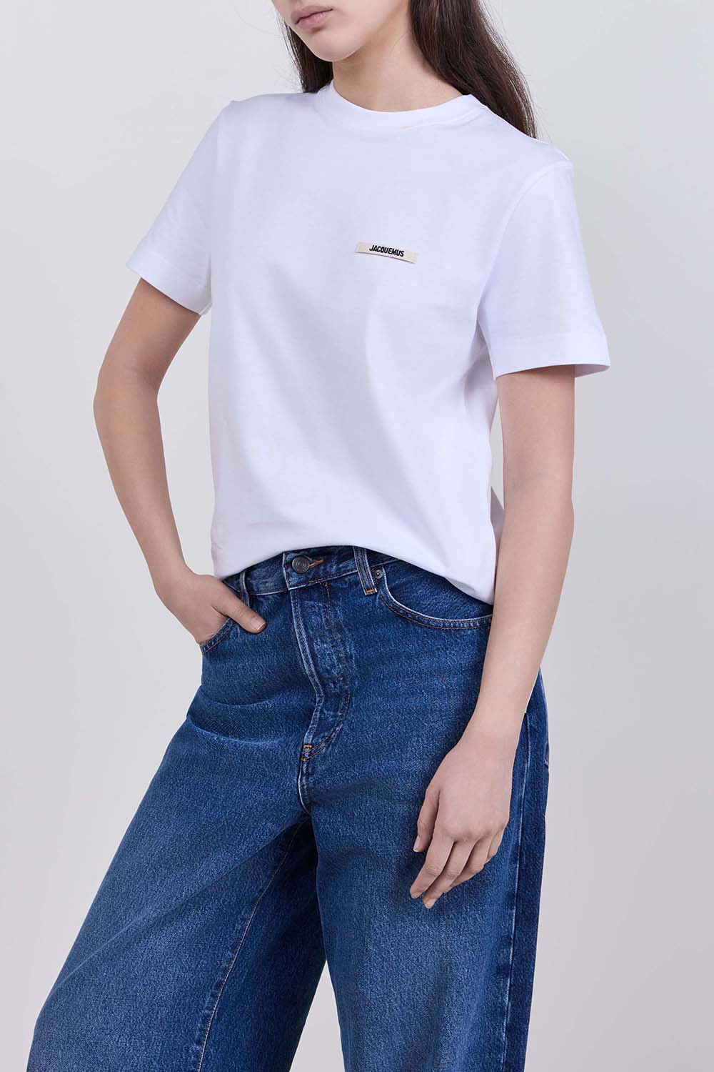 תמונת דוגמן קידמית של חולצת טי בגזרה משוחררת