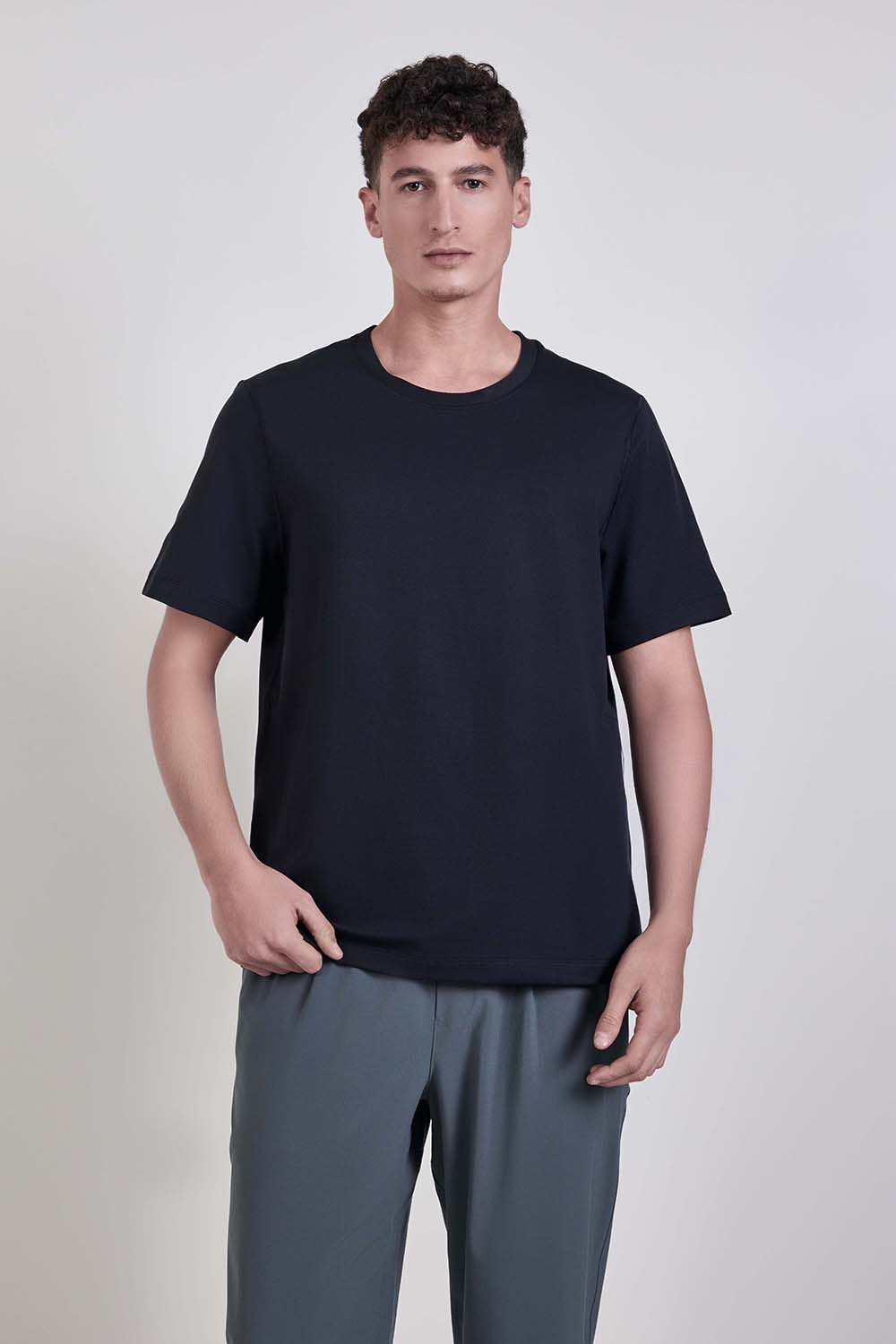 תמונת דוגמן קידמית של Mesh Soft Jersey Short-Sleeve Shirt