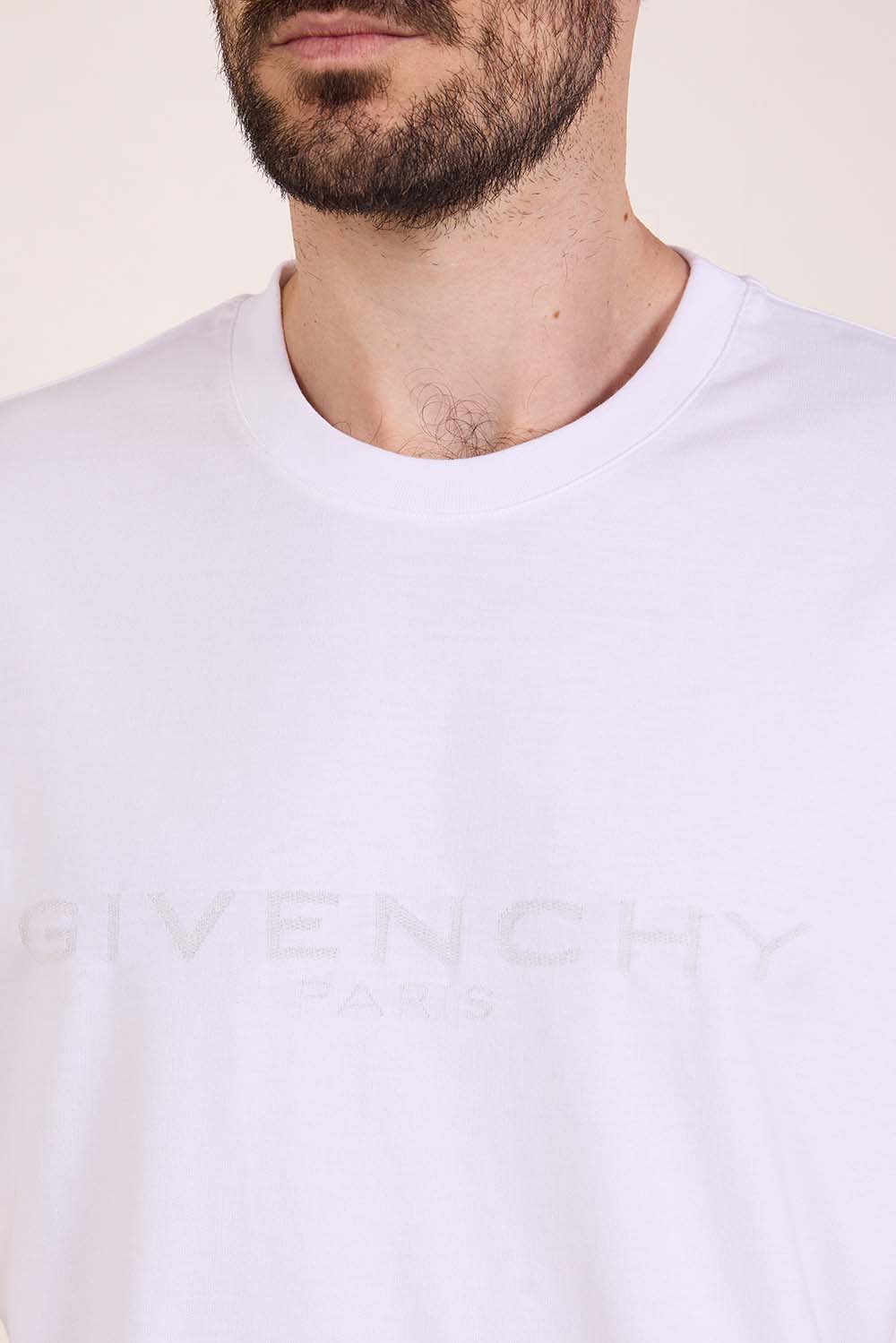 תמונת תקריב דוגמן של חולצת טי