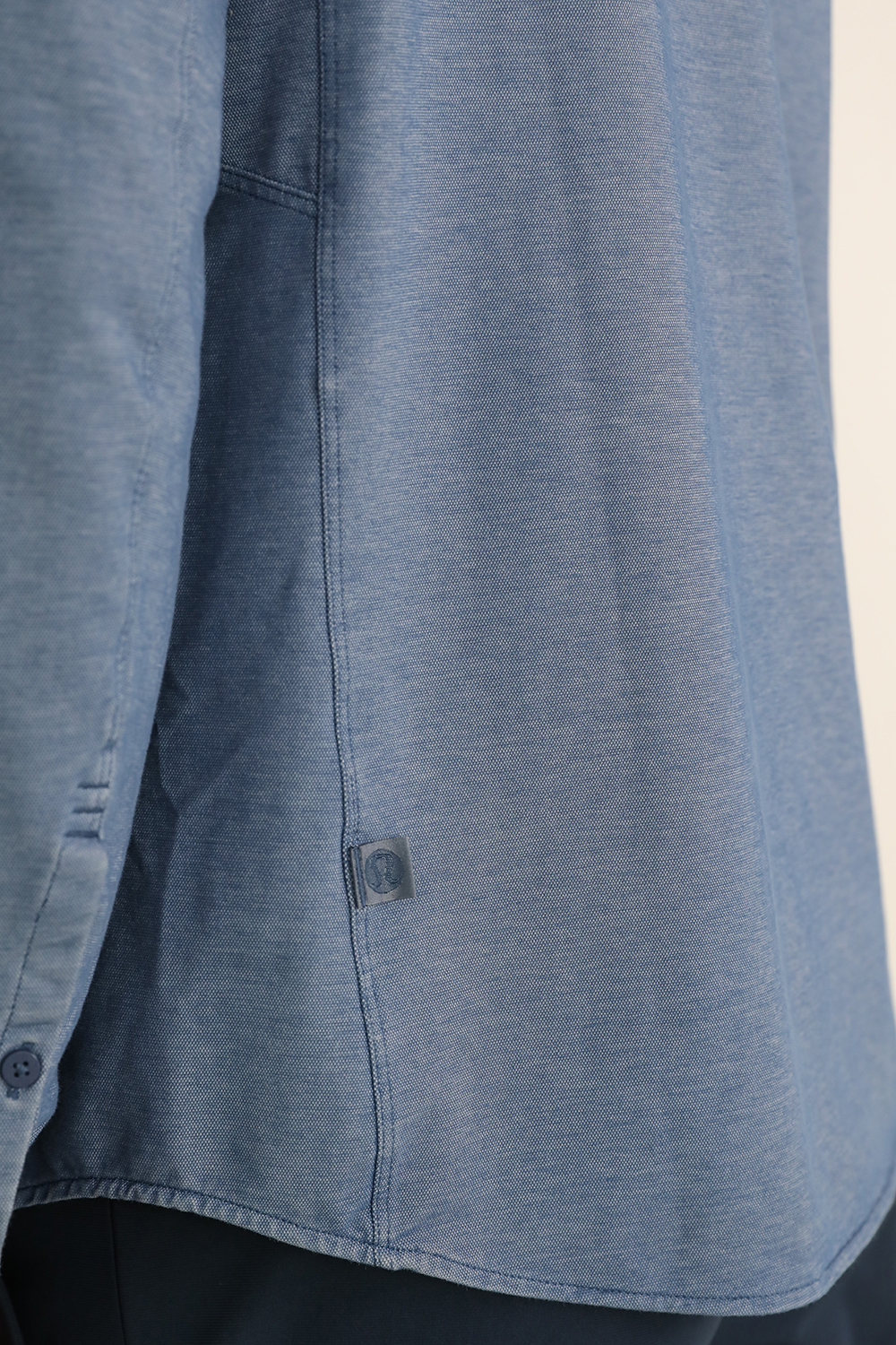 תמונת תקריב דוגמן של Commission Long-Sleeve Shirt *Wash