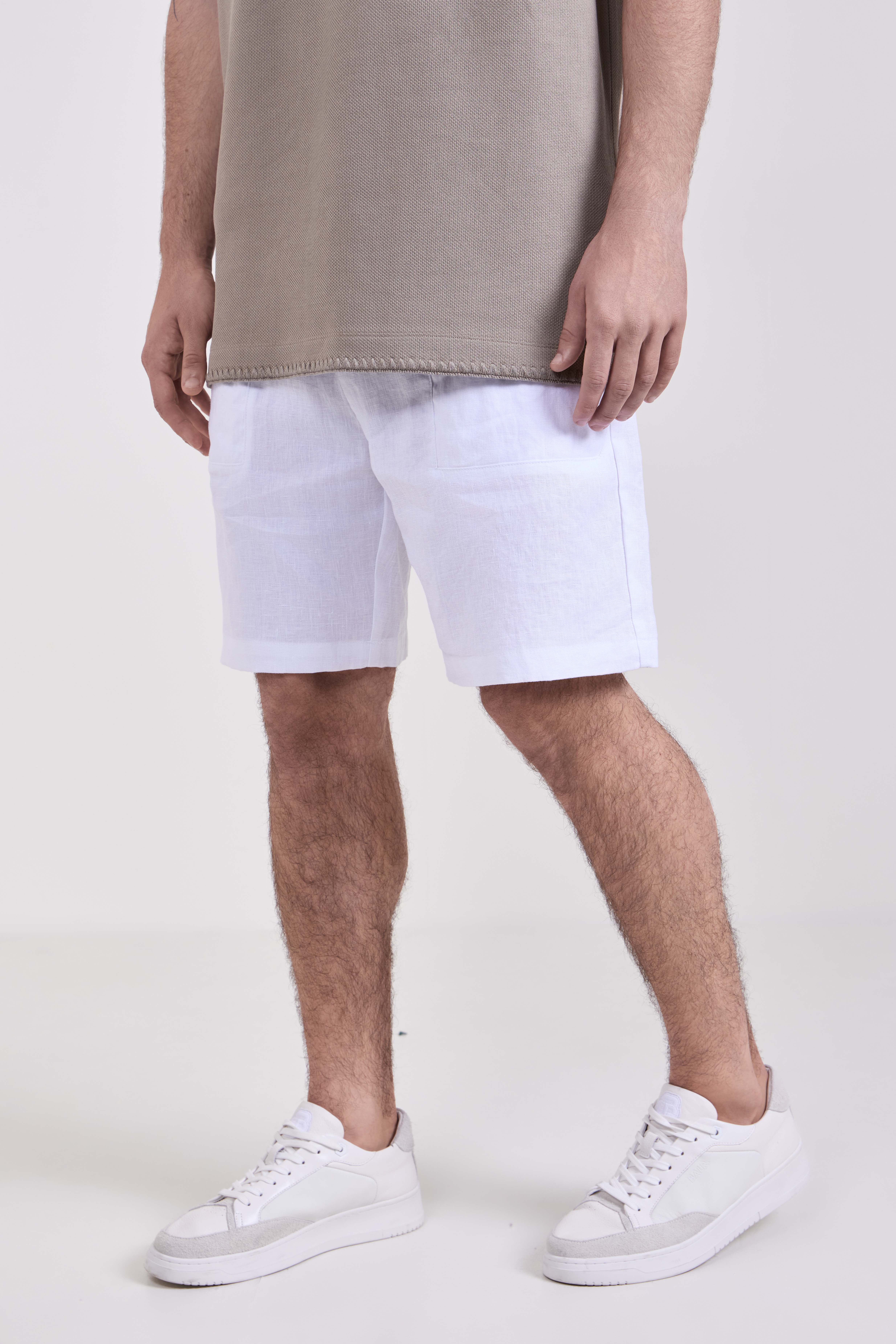 תמונת דוגמן קידמית של מכנסיים קצרים מפשתן